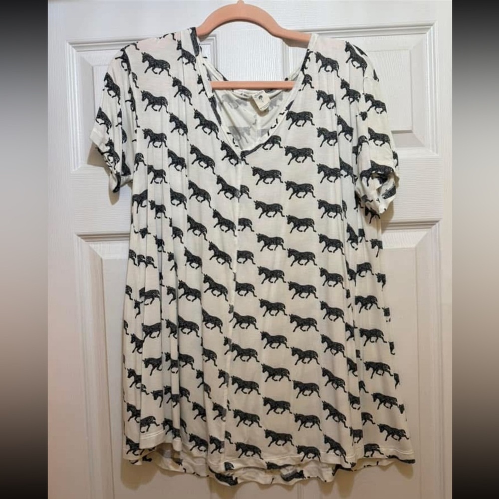 Kate Quinn top